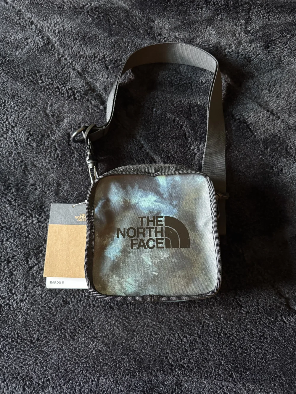 The North Face Explorer Bardu II Cross Body Bag. Silver Iridescent. Brand New.